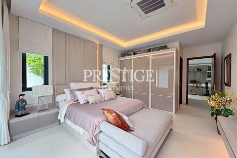 House in Pattaya, Thailand 5 bedrooms № 197568 - photo 22