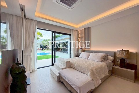 House in Pattaya, Thailand 5 bedrooms № 197568 - photo 25