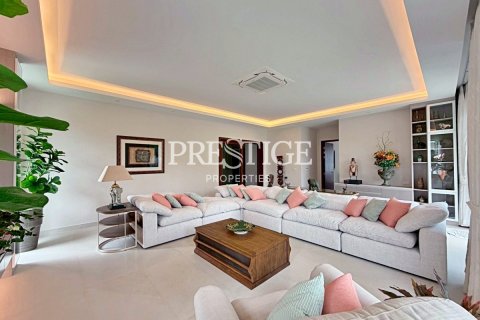 House in Pattaya, Thailand 5 bedrooms № 197568 - photo 28
