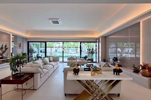 House in Pattaya, Thailand 5 bedrooms № 197568 - photo 3