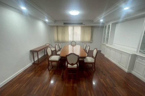 Кондоминиум с 3 спальнями в Ваттхане, Бангкок, Таиланд № 171795 - фото 2