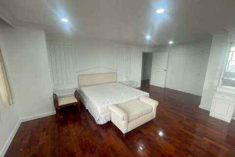 Кондоминиум с 3 спальнями в Ваттхане, Бангкок, Таиланд № 171795 - фото 5