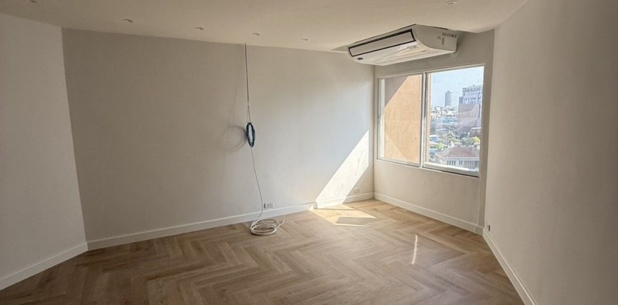 Condo in Yan Nawa, Bangkok, Thailand, 2 bedrooms  № 162058