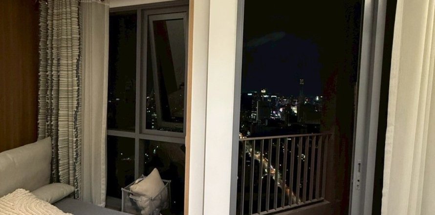 Studio in the Condo in Pathum Wan, Bangkok, Thailand № 162056