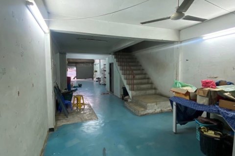 Townhouse in Bangkok Noi, Thailand 5 bedrooms № 154077 - photo 2