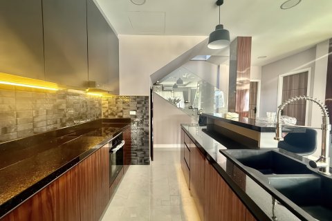 House in Pattaya, Thailand 4 bedrooms № 170369 - photo 11