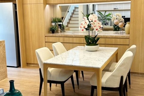 Таунхаус в Пхракханонге, Бангкок, Таиланд с 4 спальнями  № 170371 - фото 3