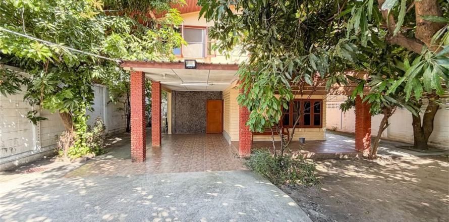 House in Bangkok, Thailand 3 bedrooms № 190376