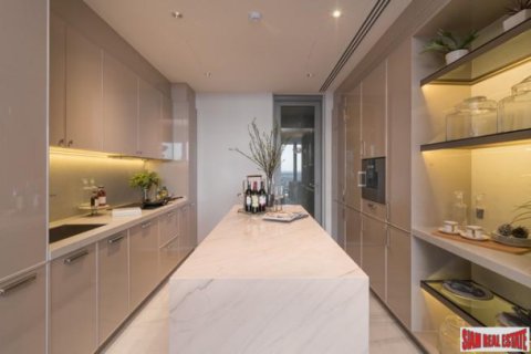 Apartment in Bangkok, Thailand 3 bedrooms № 194039 - photo 4