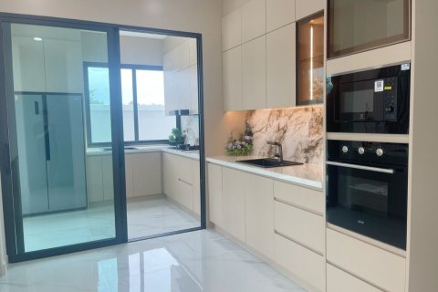 Villa in Pattaya, Thailand 5 bedrooms № 153024 - photo 4