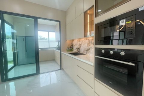 Villa in Pattaya, Thailand 5 bedrooms № 153024 - photo 5