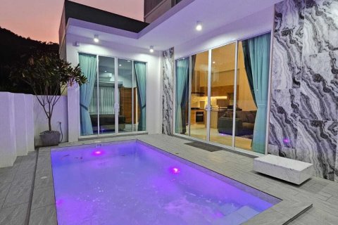Villa in Phuket, Thailand 3 bedrooms № 153025 - photo 1