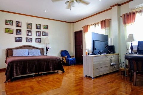 House in Chiang Mai, Thailand 4 bedrooms № 155306 - photo 17