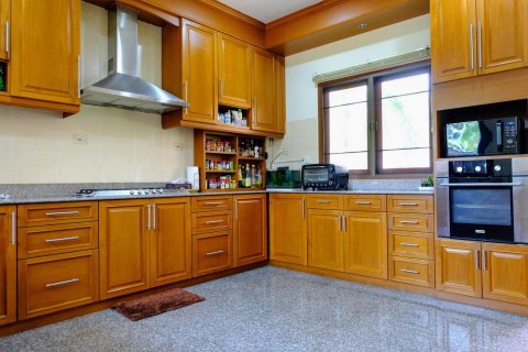 House in Chiang Mai, Thailand 4 bedrooms № 155306 - photo 12