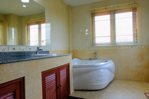 House in Chiang Mai, Thailand 4 bedrooms № 155306 - photo 19