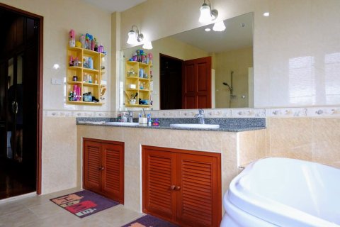 House in Chiang Mai, Thailand 4 bedrooms № 155306 - photo 18