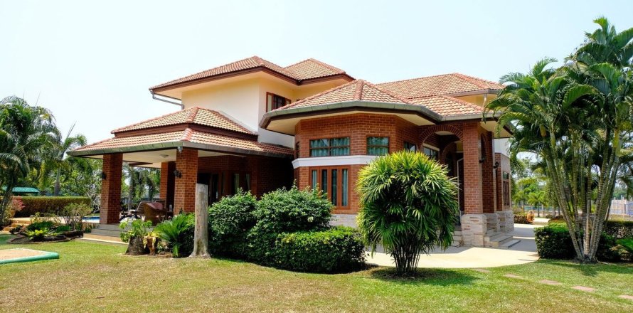 House in Chiang Mai, Thailand 4 bedrooms № 155306