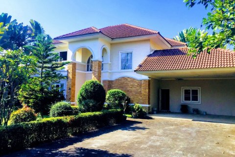 House in Chiang Mai, Thailand 4 bedrooms № 155307 - photo 2