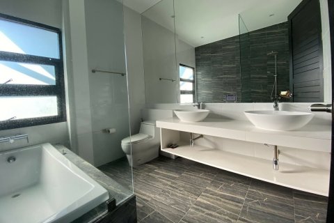 House in Chiang Mai, Thailand 4 bedrooms № 155309 - photo 13