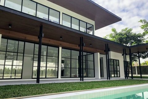 House in Chiang Mai, Thailand 4 bedrooms № 155309 - photo 1