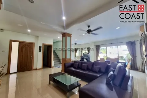 House in Pattaya, Thailand 3 bedrooms № 213611
