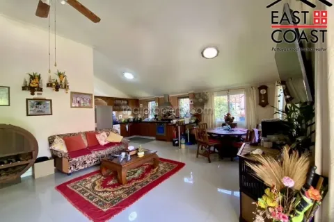 Casa de 3 dormitorios en Pattaya, Tailandia № 213612 - foto 4