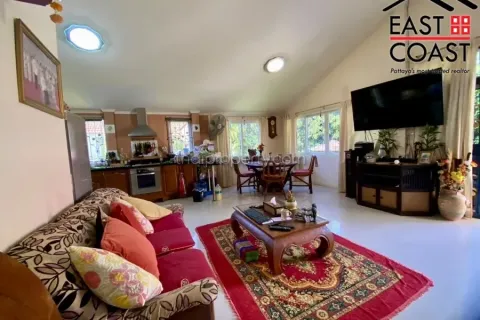 House in Pattaya, Thailand 3 bedrooms № 213612