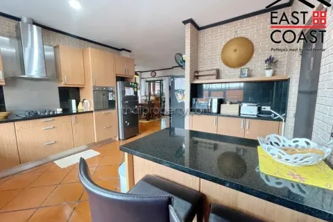 Casa de 4 dormitorios en Pattaya, Tailandia № 213606 - foto 8
