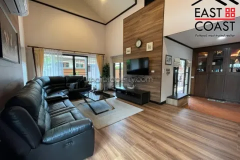 Casa de 4 dormitorios en Pattaya, Tailandia № 213606 - foto 10