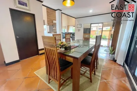 Casa de 4 dormitorios en Pattaya, Tailandia № 213606 - foto 9