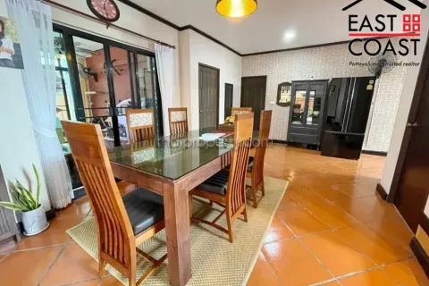 Casa de 4 dormitorios en Pattaya, Tailandia № 213606 - foto 6
