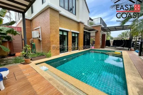 Casa de 4 dormitorios en Pattaya, Tailandia № 213606 - foto 3