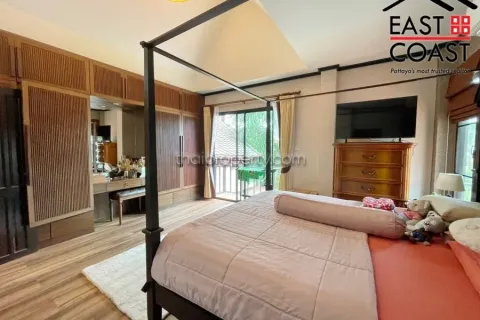 Casa de 4 dormitorios en Pattaya, Tailandia № 213606 - foto 15