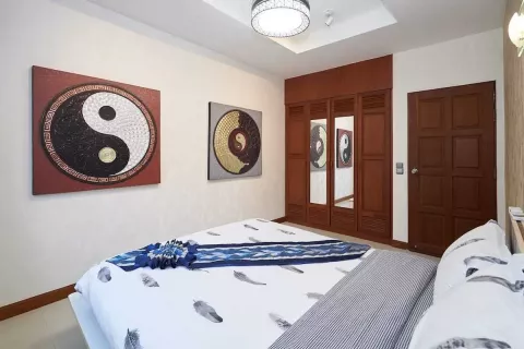 House in Kathu, Thailand 4 bedrooms № 141324 - photo 10