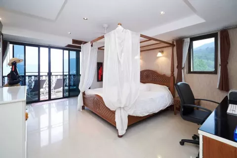 House in Kathu, Thailand 4 bedrooms № 141324 - photo 16