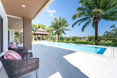 Villa in Bang Tao, Thailand 4 bedrooms № 190621