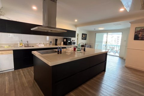 Condo à Watthana, Bangkok, Thaïlande, 3 chambres № 200983 - photo 17