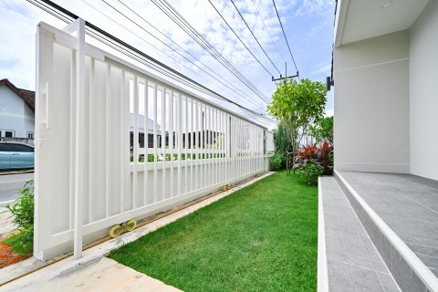 House in Phuket, Thailand 3 bedrooms № 147501 - photo 30