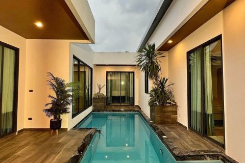 Вилла в Паттайе, Таиланд с 3 спальнями  № 139882 - фото 12