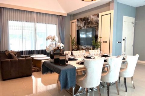 Вилла в Паттайе, Таиланд с 3 спальнями  № 139882 - фото 1