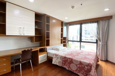 Condo in Watthana, Bangkok, Thailand, 2 bedrooms  № 200931 - photo 4