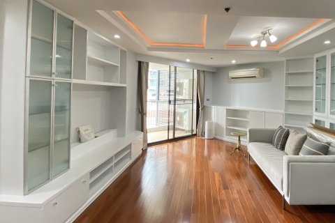 Condo in Watthana, Bangkok, Thailand, 2 bedrooms  № 200931 - photo 13