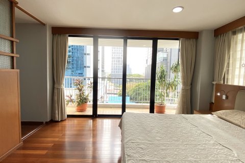 Condo in Watthana, Bangkok, Thailand, 2 bedrooms  № 200931 - photo 12