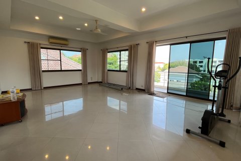 House in Phra Khanong, Bangkok, Thailand 5 bedrooms № 200925 - photo 4