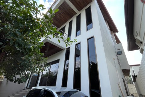 House in Phra Khanong, Bangkok, Thailand 5 bedrooms № 200925 - photo 11