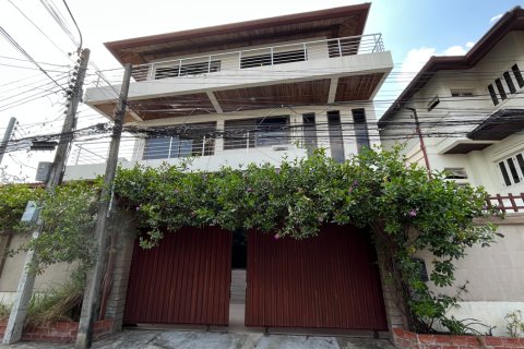 House in Phra Khanong, Bangkok, Thailand 5 bedrooms № 200925 - photo 12