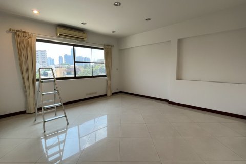 House in Phra Khanong, Bangkok, Thailand 5 bedrooms № 200925 - photo 9