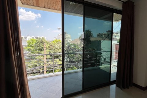 House in Phra Khanong, Bangkok, Thailand 5 bedrooms № 200925 - photo 2