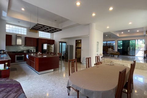 House in Phra Khanong, Bangkok, Thailand 5 bedrooms № 200925 - photo 16