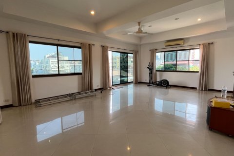House in Phra Khanong, Bangkok, Thailand 5 bedrooms № 200925 - photo 5